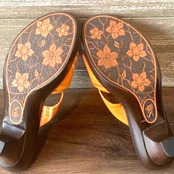 Leather Sofft Sandals - Picture 3 of 8